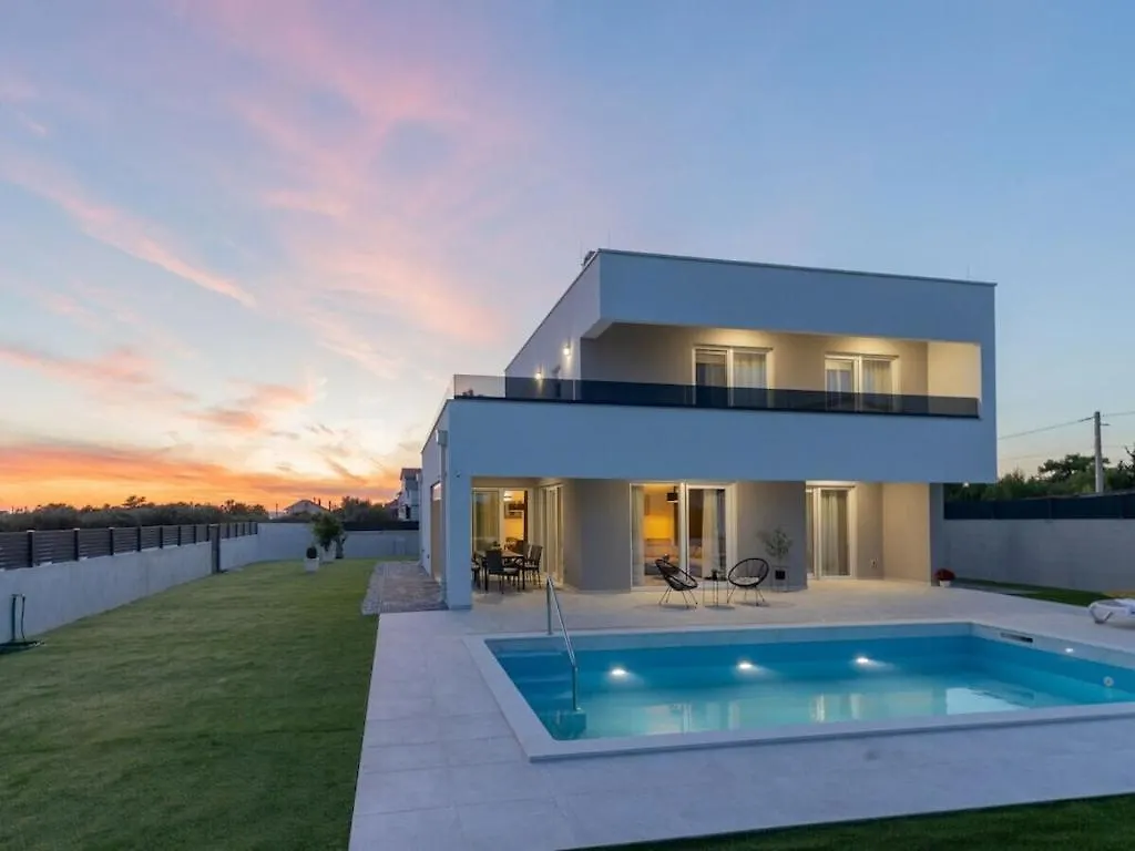 Stunning Villa Marea With A Private Pool Врси 0*,